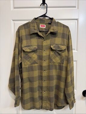 Wrangler Olive & Dark Green Plaid Button-Up Shirt